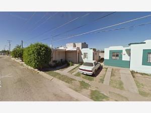 Casa en venta en Jacarandas, Navojoa, Sonora