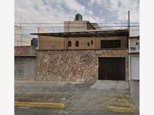 Casa en venta en Ampliación General José Vicente Villada Poniente, Nezahualcóyotl, México Casa en venta en Ampliación General José Vicente Villada Poniente, Nezahualcóyotl, México