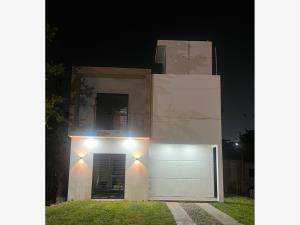Casa en venta en Ecológica Licenciado Carlos A. Madrazo Becerra, Comalcalco, Tabasco