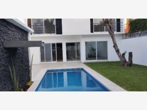 Casa en venta en Las Fincas, Jiutepec, Morelos Casa en venta en Las Fincas, Jiutepec, Morelos