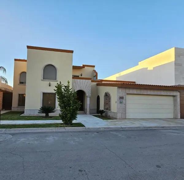 Casa en Venta en Hacienda del Rosario, Torreón: Amplia Residencia en Comunidad Cerrada Casa en Venta en Hacienda del Rosario, Torreón: Amplia Residencia en Comunidad Cerrada