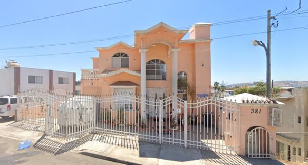 Casa en venta en Valle Dorado, Ensenada, Baja California