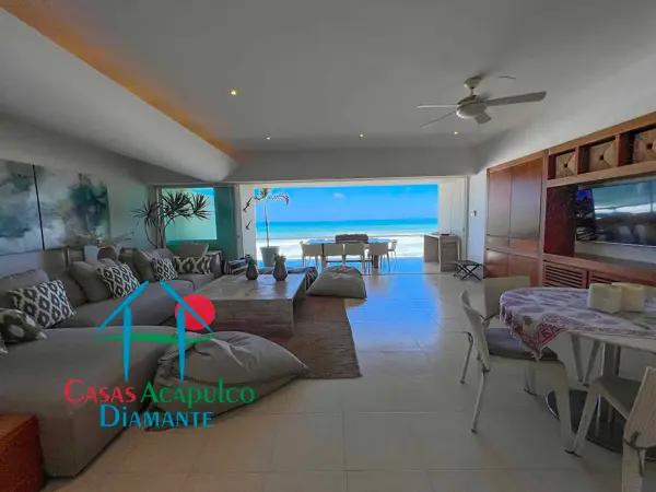 Depa en exclusivo edificio de Playa Diamante. Con terraza y vista al mar