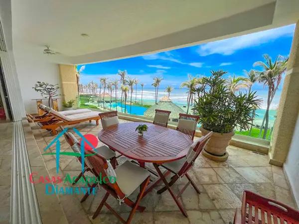 Departamento de playa, remodelado, con 4 recámaras y terraza con vista al mar