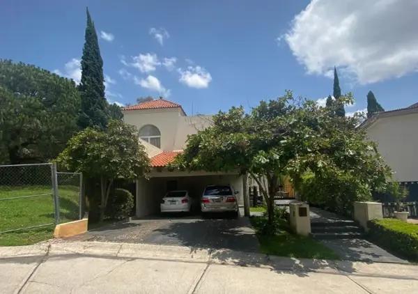 Casa en venta en Puerta de Hierro, Zapopan, Jalisco