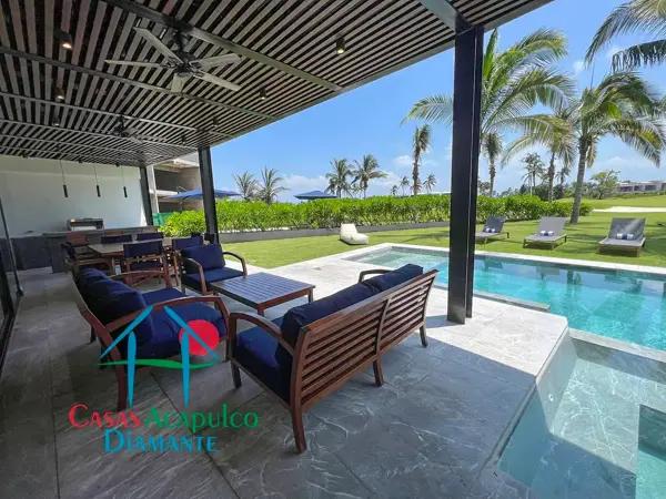 Casa en renta vacacional con jardín, jacuzzi y alberca privada en Tres Vidas
