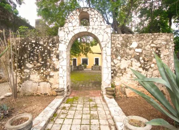 Casa de Campo en Venta en San Pedro Noh Pat, Kanasín, Yucatán con Amplio Terreno y Piscina