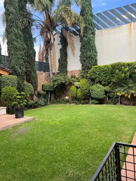 VENTA  -  CASA EN COL. JARDÍN