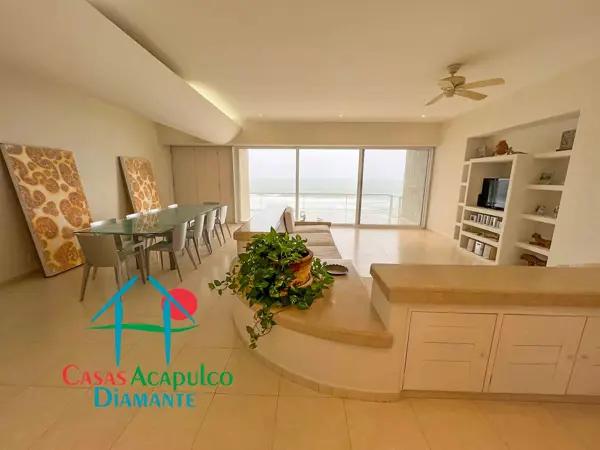 Departamento de playa con 4 recámaras y terraza con vista al mar