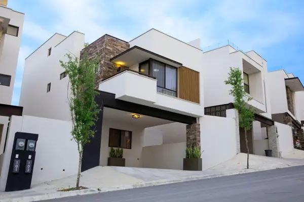 Se vende casa en El Uro, Monterrey, privada con acceso sobre Carretera Nacional Se vende casa en El Uro, Monterrey, privada con acceso sobre Carretera Nacional