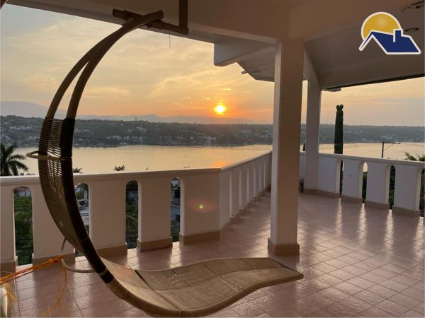 Casa con espectácular vista hacia el Lago de Tequesquitengo