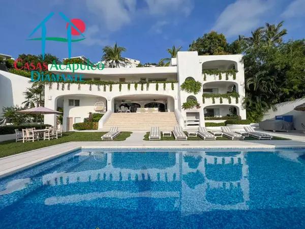 Casa en renta vacacional con 5 recámaras, alberca privada y vista al mar