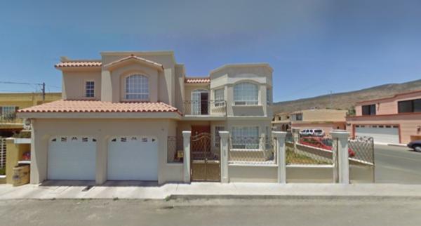 Casa en venta en Valle Dorado, Ensenada, Baja California