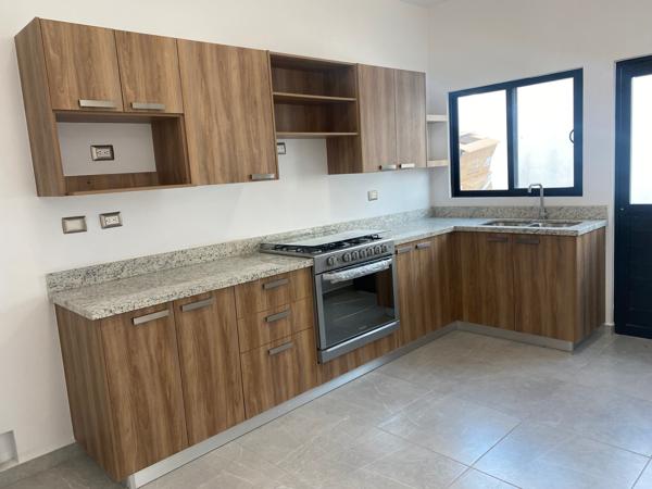 --Casa en renta en la cerrada La Rioja-- --Casa en renta en la cerrada La Rioja--