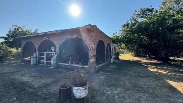 Finca-Rancho en venta en Santa Cruz de la Soledad, Chapala, Jalisco