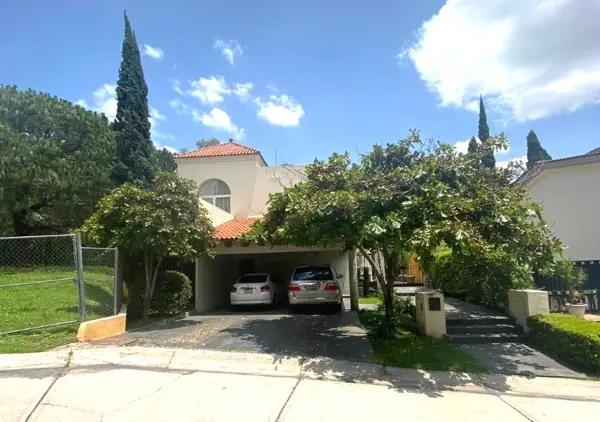 Casa en venta en Puerta de Hierro, Zapopan, Jalisco