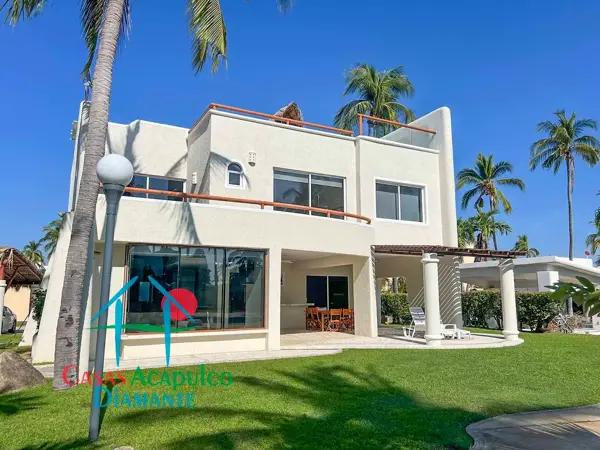 Casa en renta vacacional con 5 recámaras. Cerca al mar