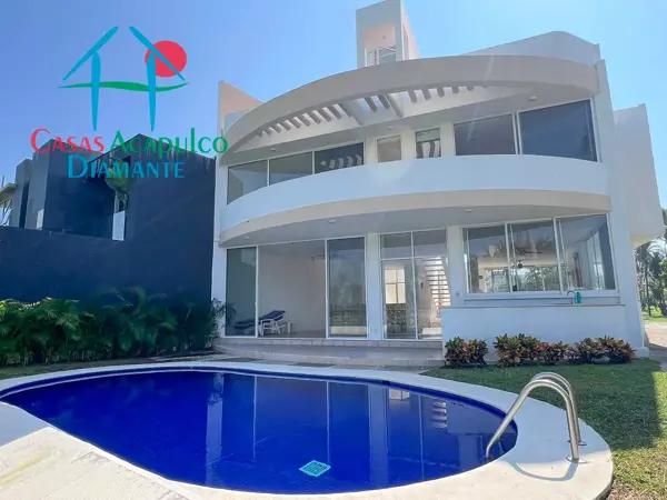 Casa en renta vacacional en condominio de Playa Diamante