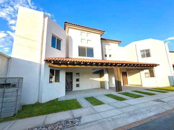 Casa de 4 recámaras en Las Lomas Residencial