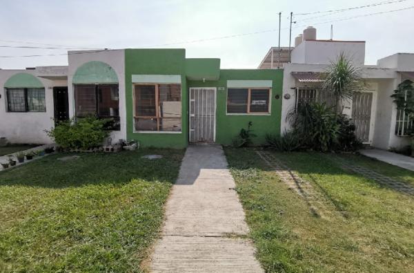 Casa en venta en Parques de Santa Cruz del Valle, San Pedro Tlaquepaque, Jalisco