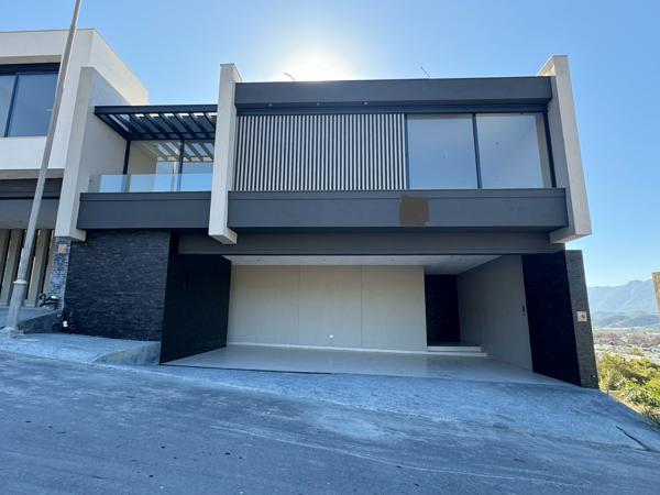 Casa en venta en Castaños del Vergel, Monterrey, Nuevo León Casa en venta en Castaños del Vergel, Monterrey, Nuevo León