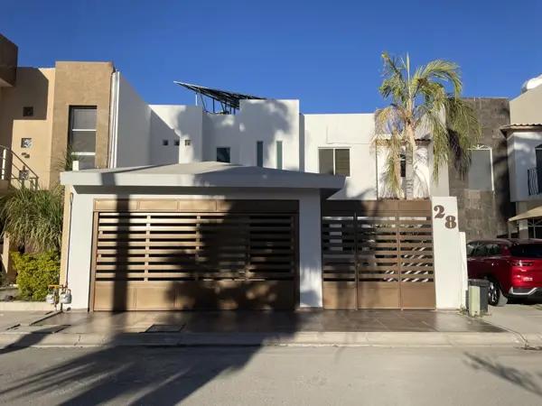 CASA RESIDENCIAL EN VENTA EN LOS VIÑEDOS, TORREÓN, COAH.