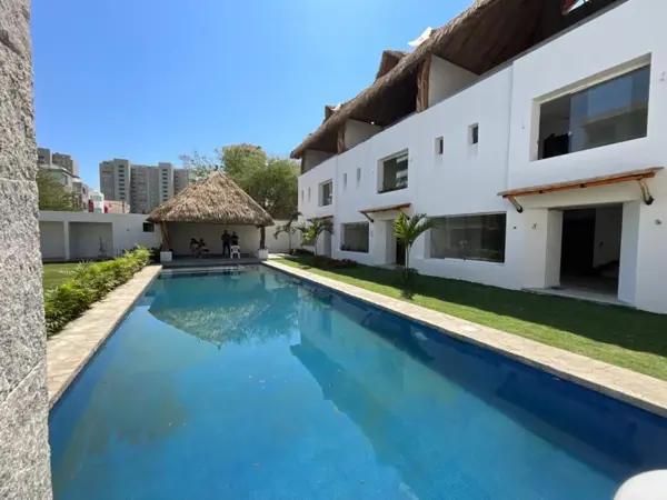 Casa en venta en Acapulco Diamante con piscina y amplios espacios