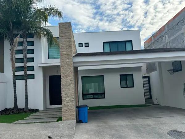 Casa en Venta en Los Milagros de Valle Alto, Monterrey, Nuevo León. Semi - equipada. Casa en Venta en Los Milagros de Valle Alto, Monterrey, Nuevo León. Semi - equipada.