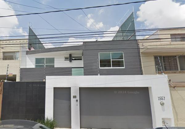 Casa en Venta en Colomos Providencia, Guadalajara, Jalisco