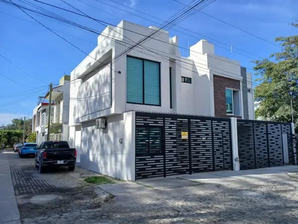 Casa en Renta sin muebles  3 rec. mas estudio, 4 baños , serca de Fluvial Puerto Vallarta