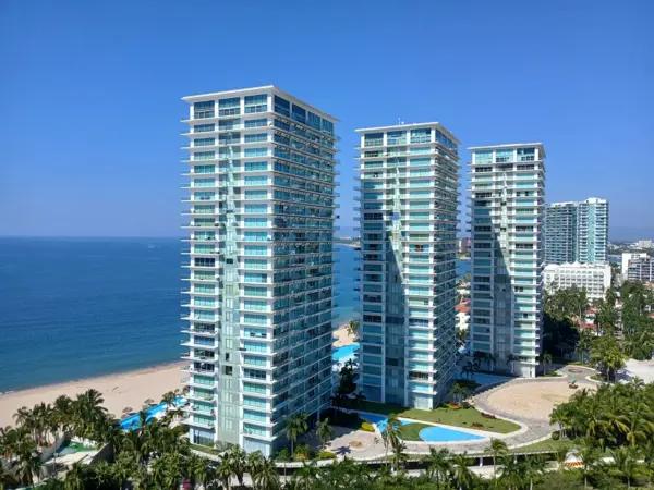 Peninsula Condominio en renta  a orilla de mar, 2 recamaras, 2 baños, Psicina , Puerto Vallarta