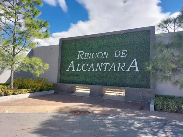 Terreno en venta en Rincón de Alcántara, Saltillo, con acceso a servicios clave