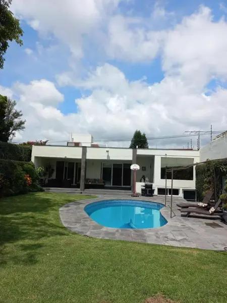 Casa con Uso de Suelo Comercial en Ubicación Privilegiada