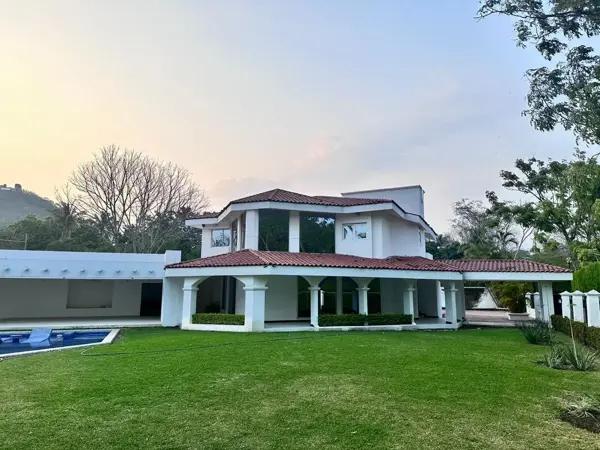 ¡¡TEMENOS EN VENTA LA CASA DE TU SUEÑOS EN LA ZONA MÁS EXCLISIVA DE LA CIUDAD!!