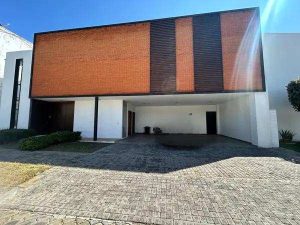 Casa en Venta en Cluster 444, Lomas de Angelopolis I, San Andrés Cholula.