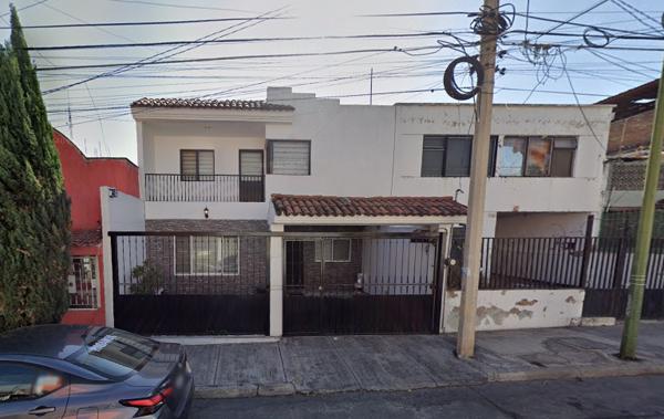CASA EN VENTA EN SANTA MÓNICA RT