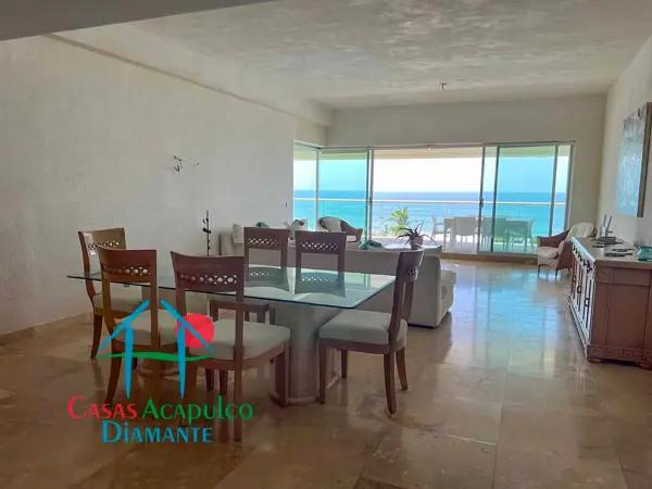 Frente al mar. En exclusivo departamento con terraza panorámica y acceso directo a la playa Frente al mar. En exclusivo departamento con terraza panorámica y acceso directo a la playa