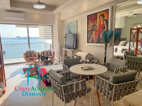 Loft en edificio con salida a la playa. Con terraza y vista al mar