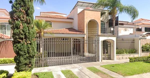 Preciosa Casa en Ciudad Bugambilia Zapopan Jalisco Remate Bancario