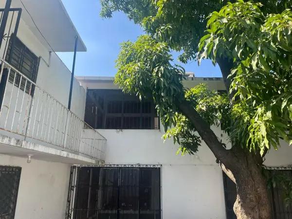 Se vende Casa con 2 Departamentos opción para inversión