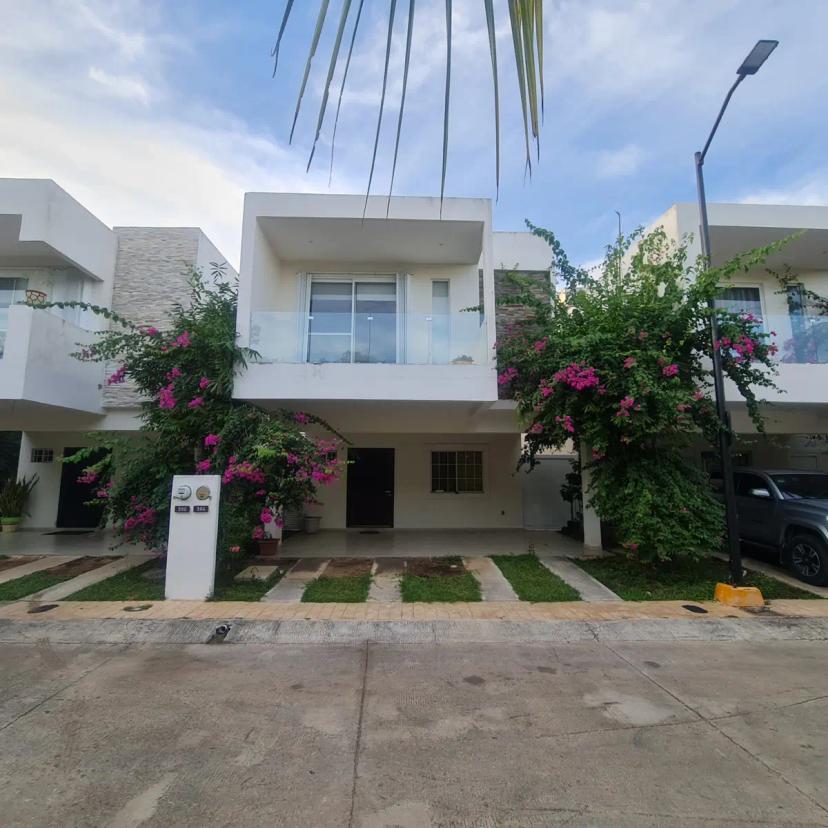 Foto 0 de Venta Casa Selvanova Coto 3B | Id mx25-qv10021