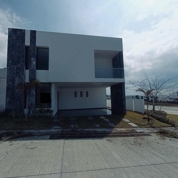 CASA EN VENTA EN PUNTA  TIBURÓN