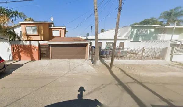 Venta de Casa en Playas de Tijuana Sección Jardines, Baja California RT
