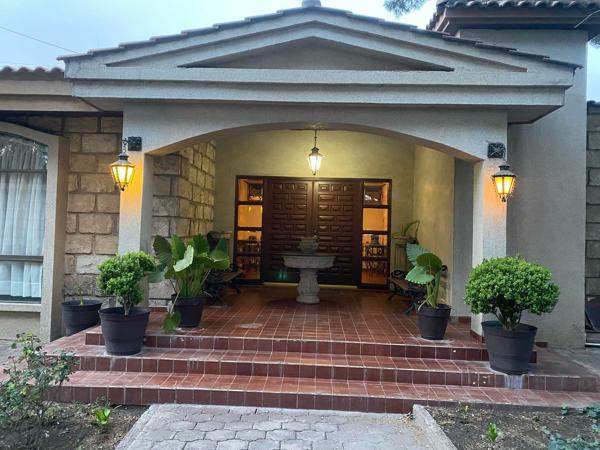 Casa en venta en Las Cabañas, Saltillo: Propiedad con amplio jardín Casa en venta en Las Cabañas, Saltillo: Propiedad con amplio jardín