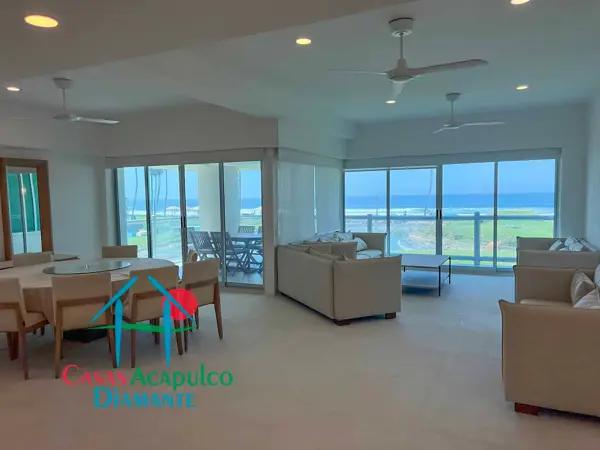 Exclusivo departamento en renta vacacional con 5 recámaras y terraza con vista al mar