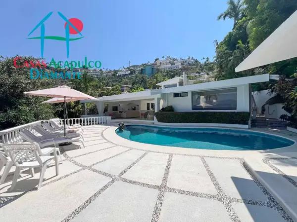 Casa en renta vacacional con terraza, pérgola, alberca privada y vista al mar Casa en renta vacacional con terraza, pérgola, alberca privada y vista al mar