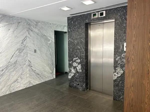 OFICINA EN RENTA 100 MTS. ACONDICIONADA Y  AMUEBLADA - POLANCO RUBEN DARIO
