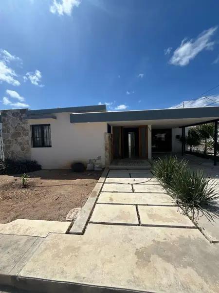 | Excelente casa de una planta, en renta. | | Excelente casa de una planta, en renta. |