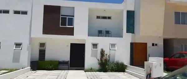 CASA EN RENTA CALADAS DEL ARROYO