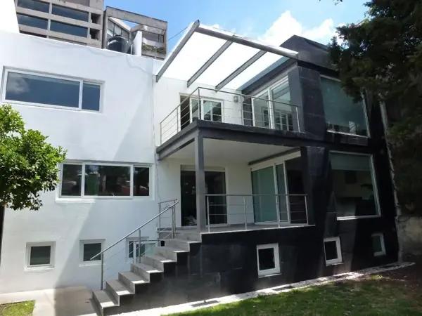 Casa en Lomas de Chapultepec con Amplio Jardín y Espacios Generosos Casa en Lomas de Chapultepec con Amplio Jardín y Espacios Generosos